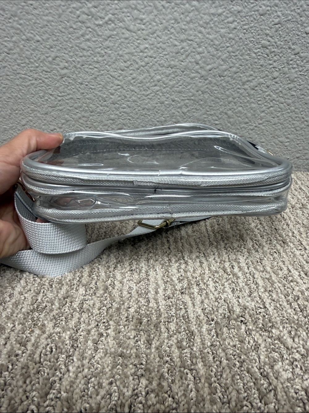 Source Unknown Clear Crossbody Bag with Silver Trim & Iridescent Rainbow Zip - Picture 4 of 6